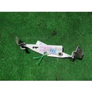 Кронштейн капота Nissan AVENIR RW11 QR20DE