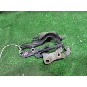 Кронштейн капота Toyota NOAH AZR60G 1AZFSE