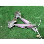 Кронштейн капота Toyota VITZ SCP10 1SZFE