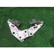 Кронштейн капота Nissan LIBERTY PM12 SR20DE