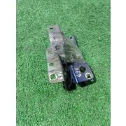 Кронштейн капота Nissan BLUEBIRD SYLPHY QG10 QG18DE