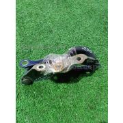 Кронштейн капота Mazda PREMACY CP8W FPDE