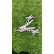 Кронштейн капота Nissan CUBE BNZ11 CR14DE