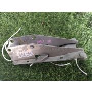 Кронштейн капота Nissan BASSARA JU30 KA24DE